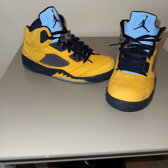 Jordan Athletic Shoes Yellow and Blue High-Top - Picture 1 of 8